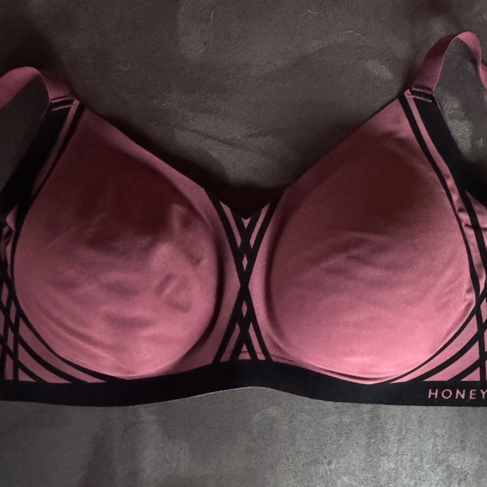 honeylove wireless bra with black accents